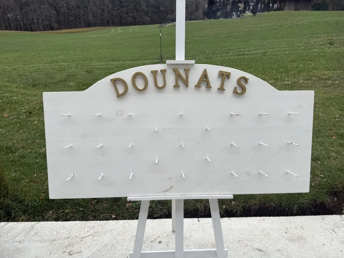 Donutwand mit Staffelei 2