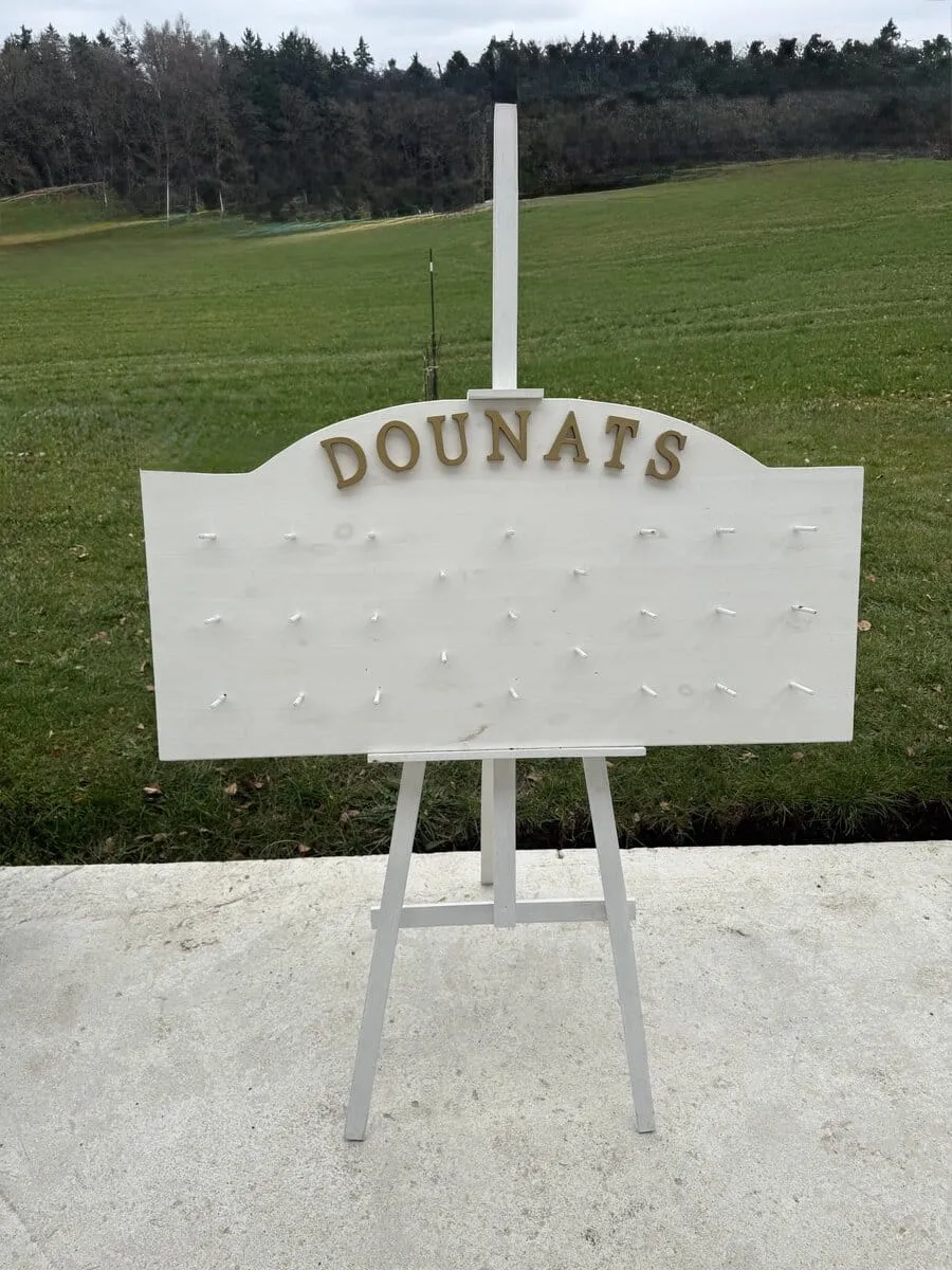 Donutwand mit Staffelei 3